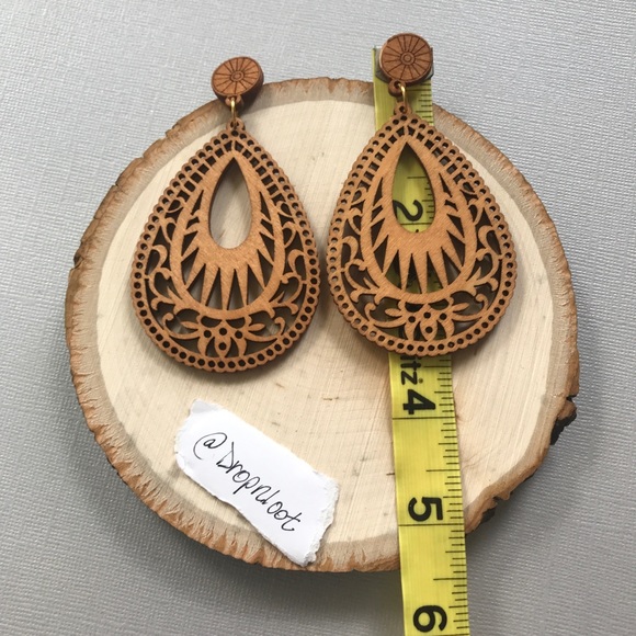 NWT Oval Drop Wood Earrings in Honey Blonde - Picture 5 of 8